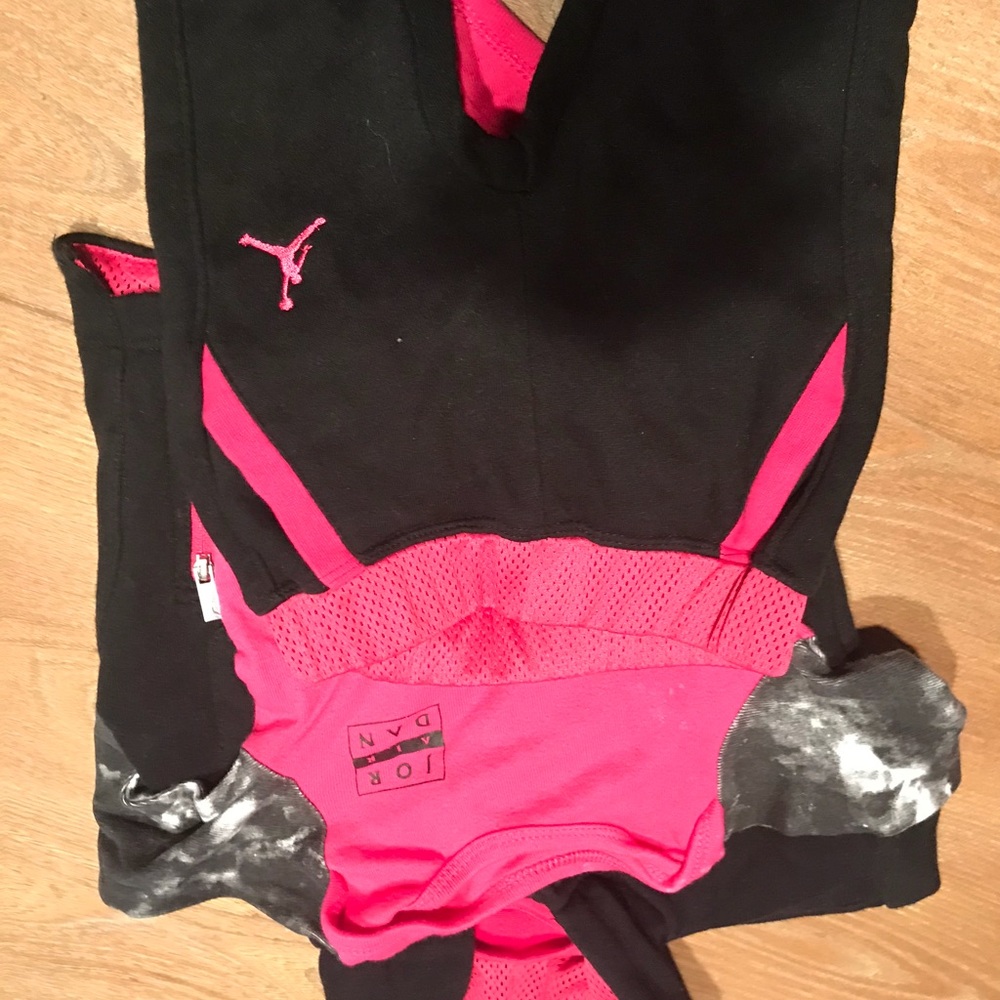 Girls Jordan jogging suit